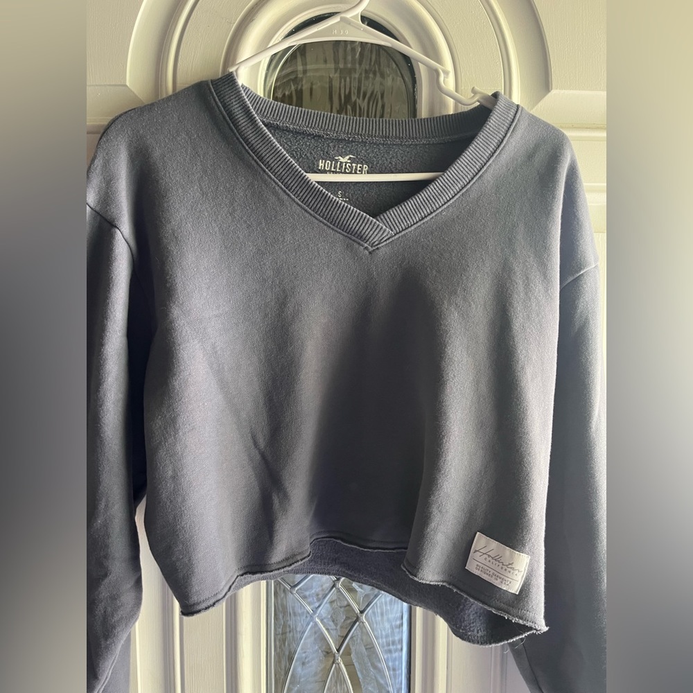 Hollister crop sweatshirt too worn once EUC